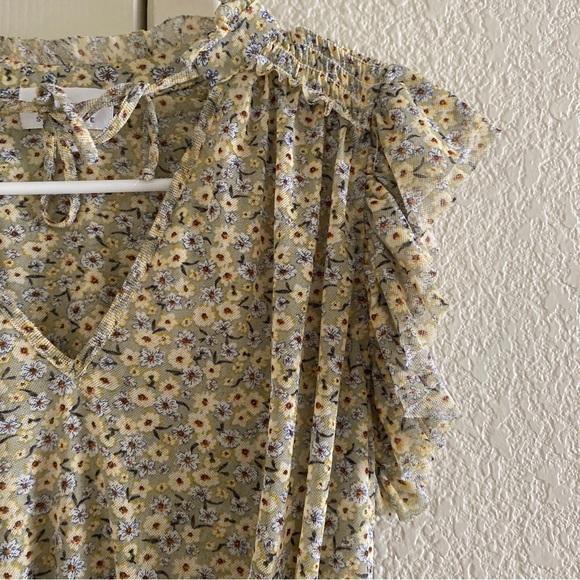 Tie Front Ruched Floral Top - Picture 4 of 6